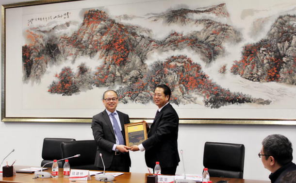 陆建桥博士最后呼吁与会的深圳会计界的专家们结合自身工作经验,加强